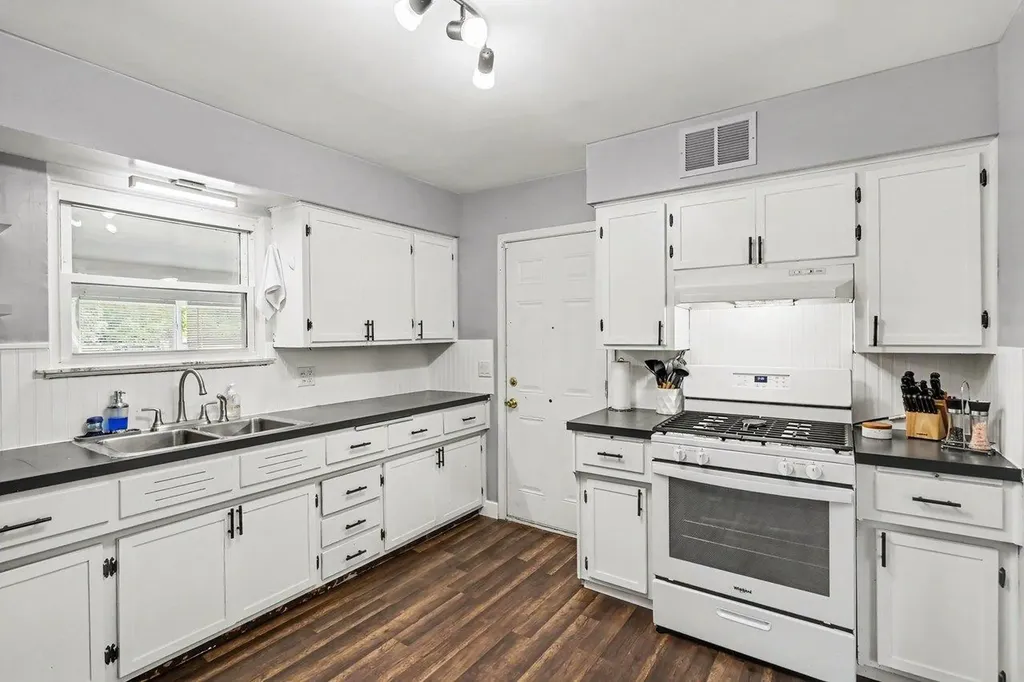 1109 Pacelli Street Saginaw Charter Township MI 48638