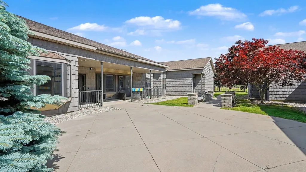 842 W Warwick Drive Alma City MI 48801