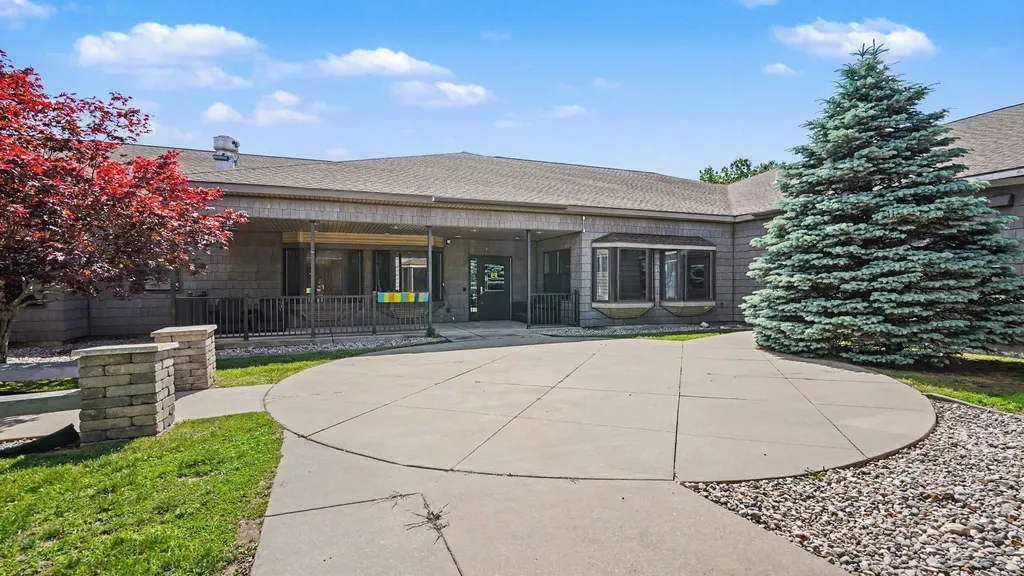 842 W Warwick Drive Alma City MI 48801