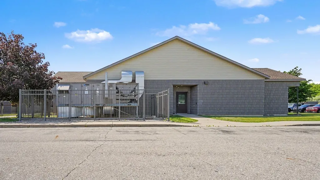 842 W Warwick Drive Alma City MI 48801