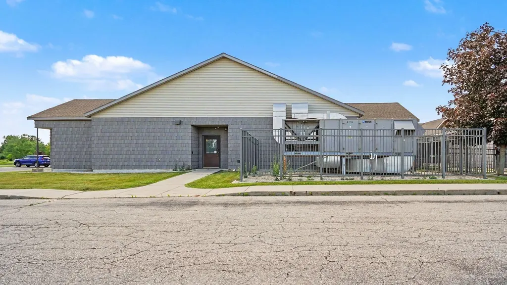 842 W Warwick Drive Alma City MI 48801