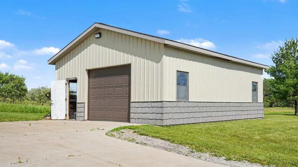 842 W Warwick Drive Alma City MI 48801