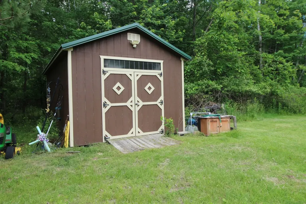 11571 E Deerfield Road Chippewa Township MI 48883