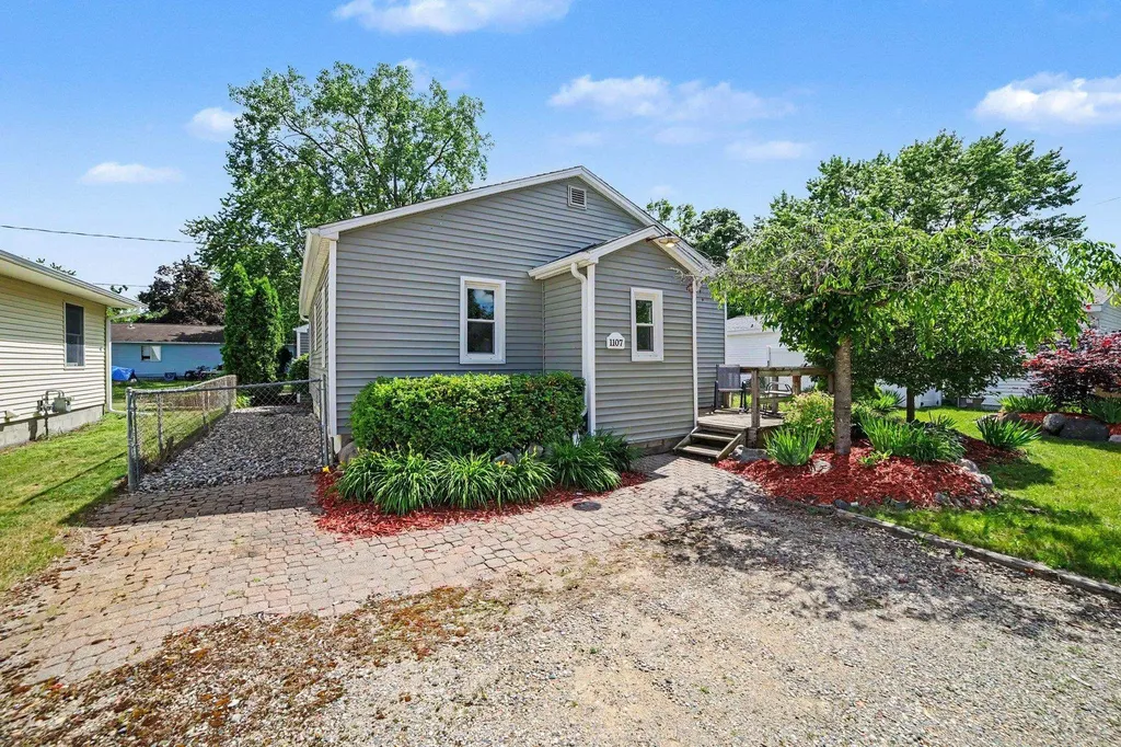 1107 Ward Street Mt. Pleasant City MI 48858