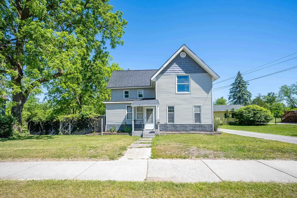 329 Ely Street Alma City MI 48801
