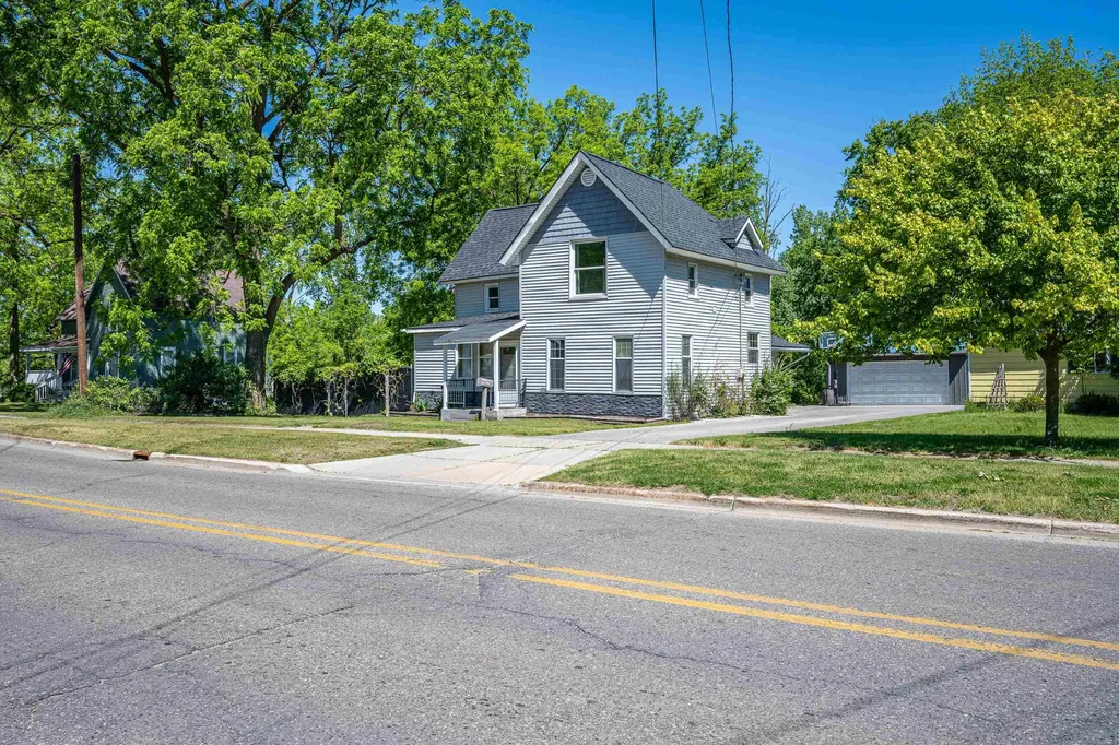 329 Ely Street Alma City MI 48801