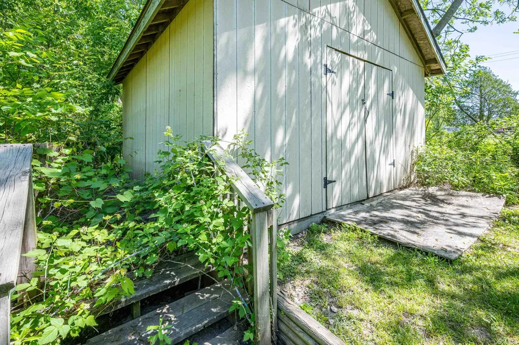329 Ely Street Alma City MI 48801