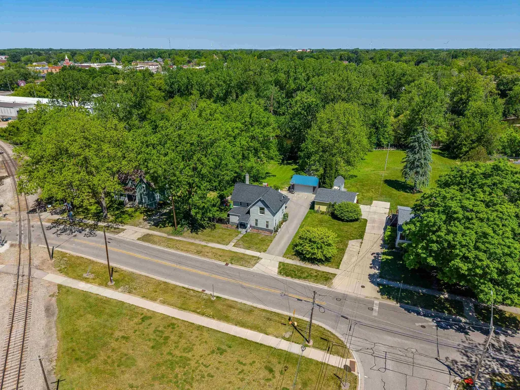 329 Ely Street Alma City MI 48801