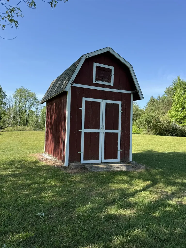 305 W Remus Road Deerfield Township MI 48858