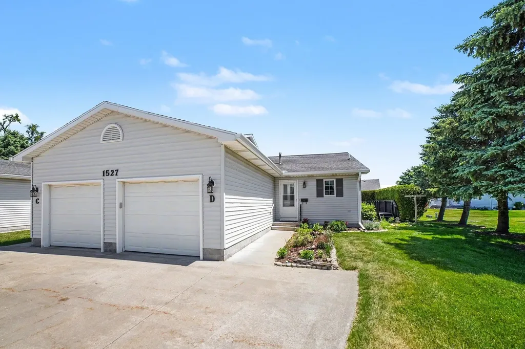 1527 E Gaylord Street Mt. Pleasant City MI 48858