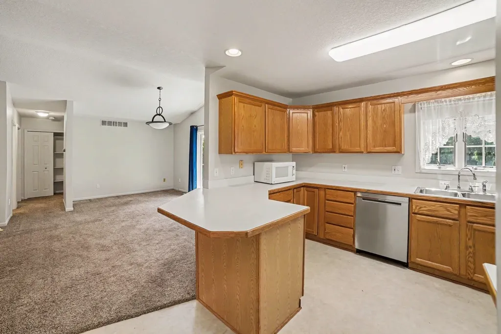 1527 E Gaylord Street Mt. Pleasant City MI 48858