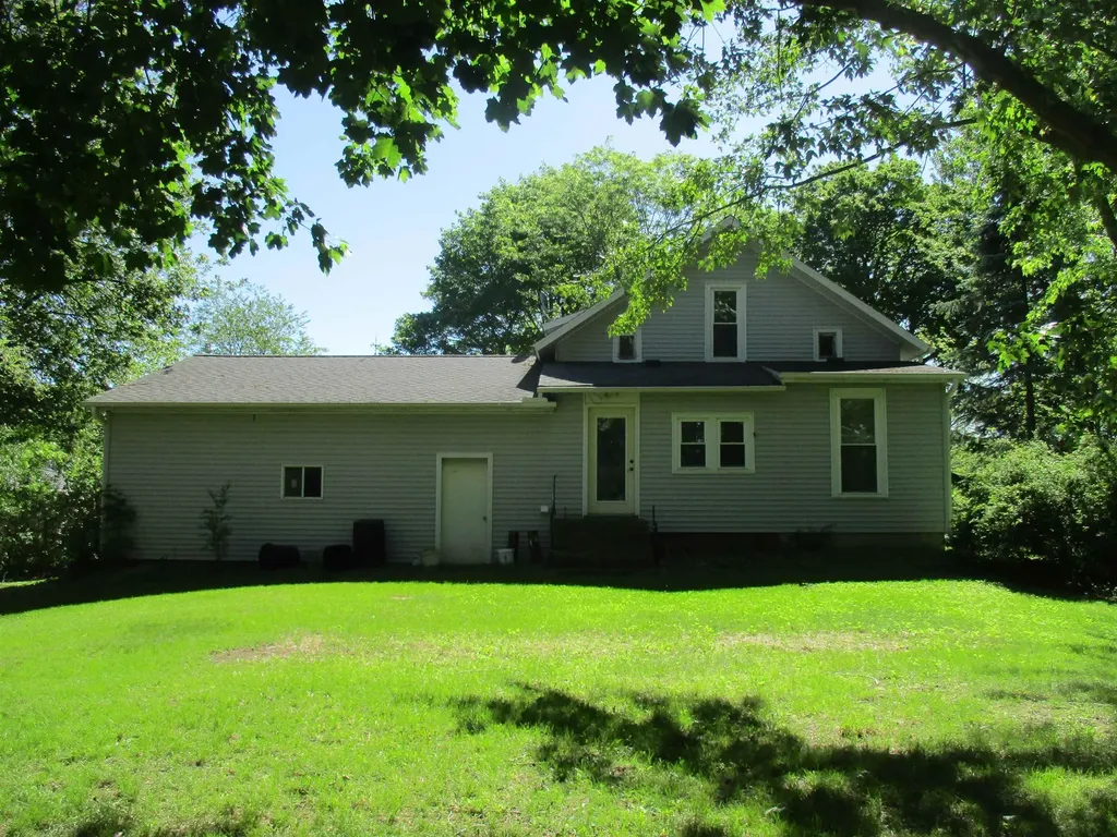 621 Wright Street Breckenridge Village MI 48615