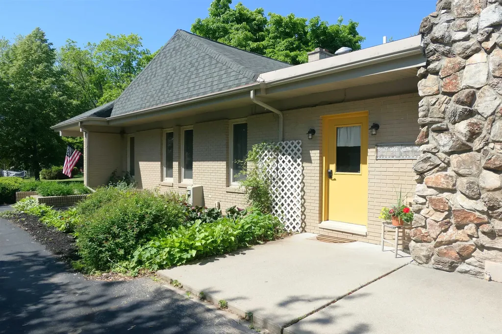 1006 Falkirk Road Alma City MI 48801