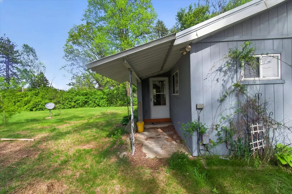 11148 E Howard City Edmore Road Richland Township MI 48877