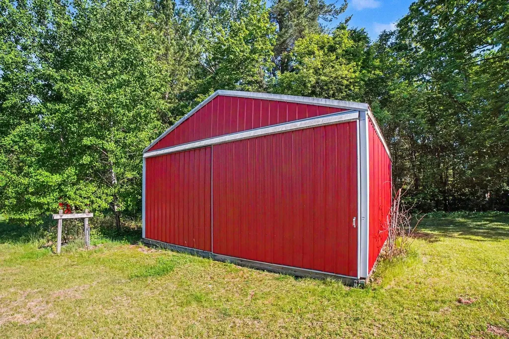 9365 W North County Line Road Seville Township MI 48883