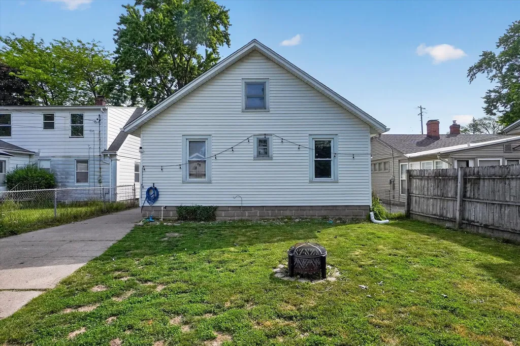 3321 Court Street Saginaw City MI 48602