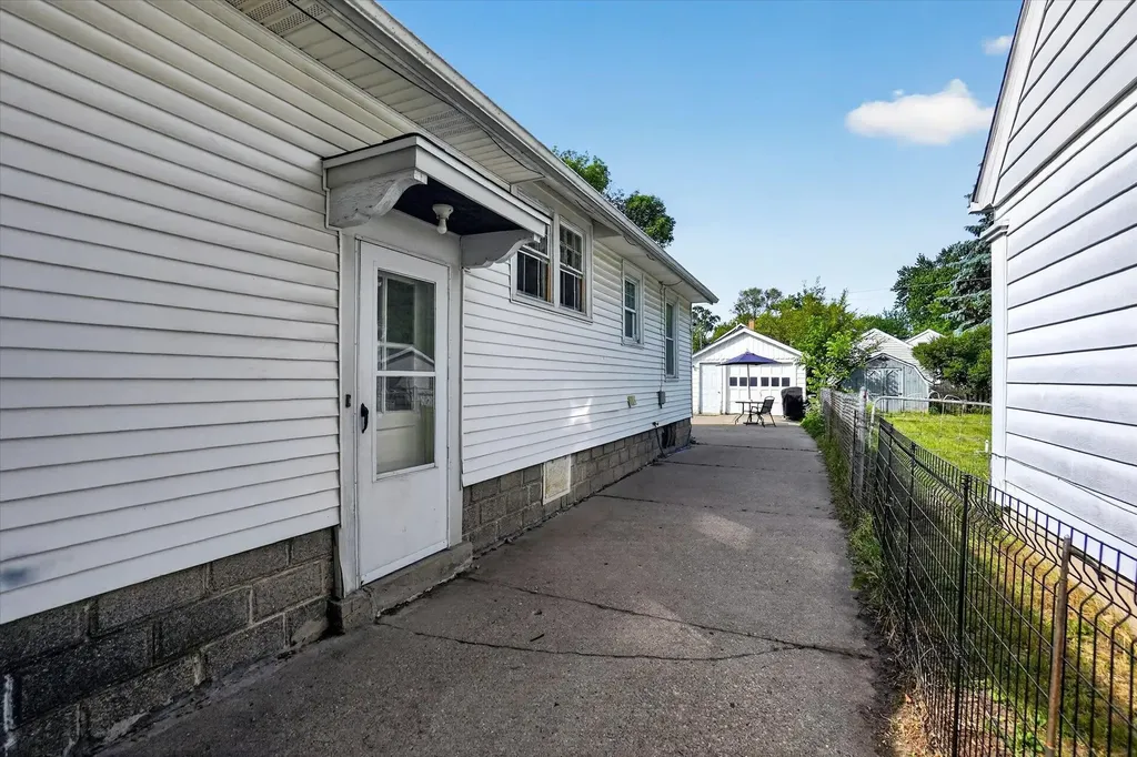 3321 Court Street Saginaw City MI 48602