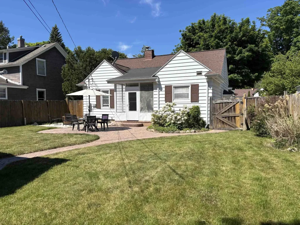 1019 S Fancher Avenue Mt. Pleasant City MI 48858