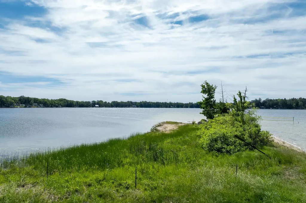 11167 N Shore Drive Garfield Township MI 48632
