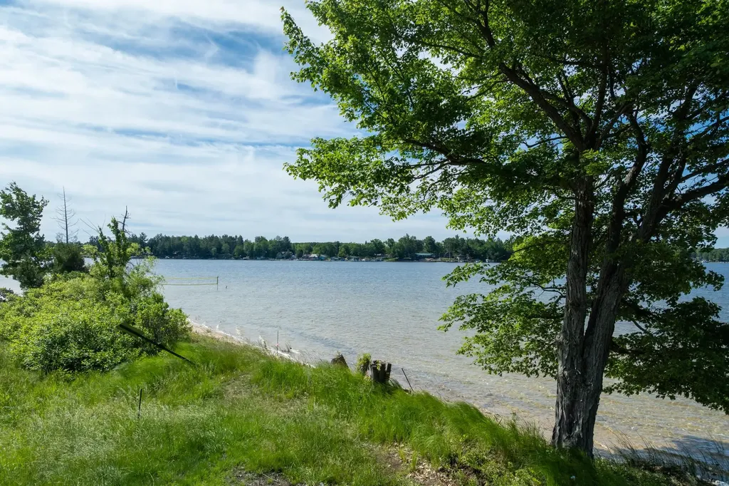 11167 N Shore Drive Garfield Township MI 48632
