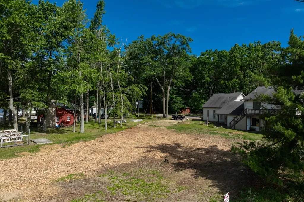 11167 N Shore Drive Garfield Township MI 48632