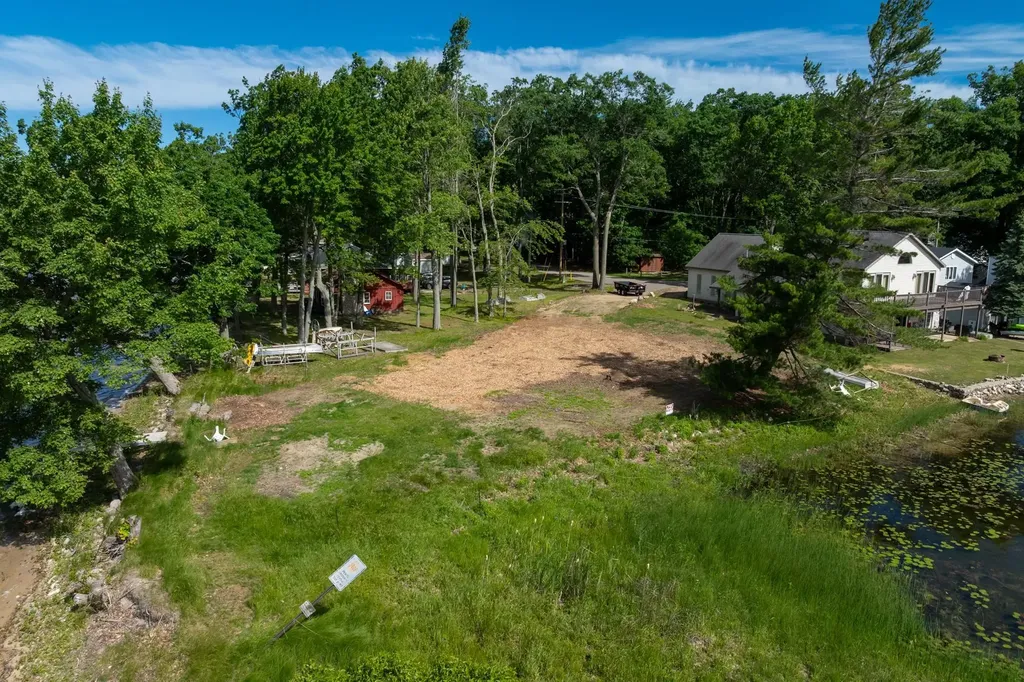 11167 N Shore Drive Garfield Township MI 48632