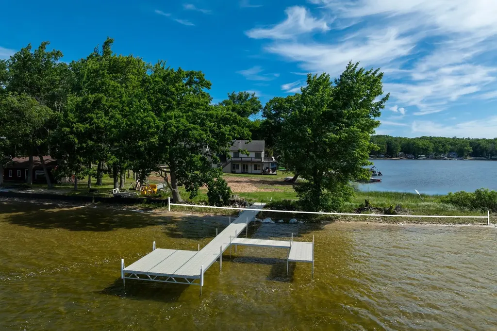 11167 N Shore Drive Garfield Township MI 48632