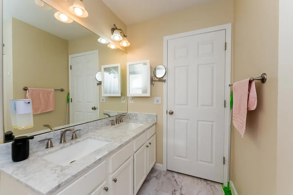 1646 Abbey Court Mt. Pleasant City MI 48858
