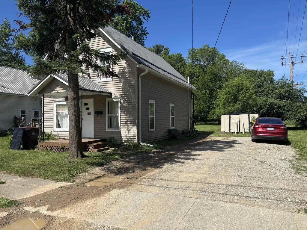 313 Pleasant Avenue Alma City MI 48801