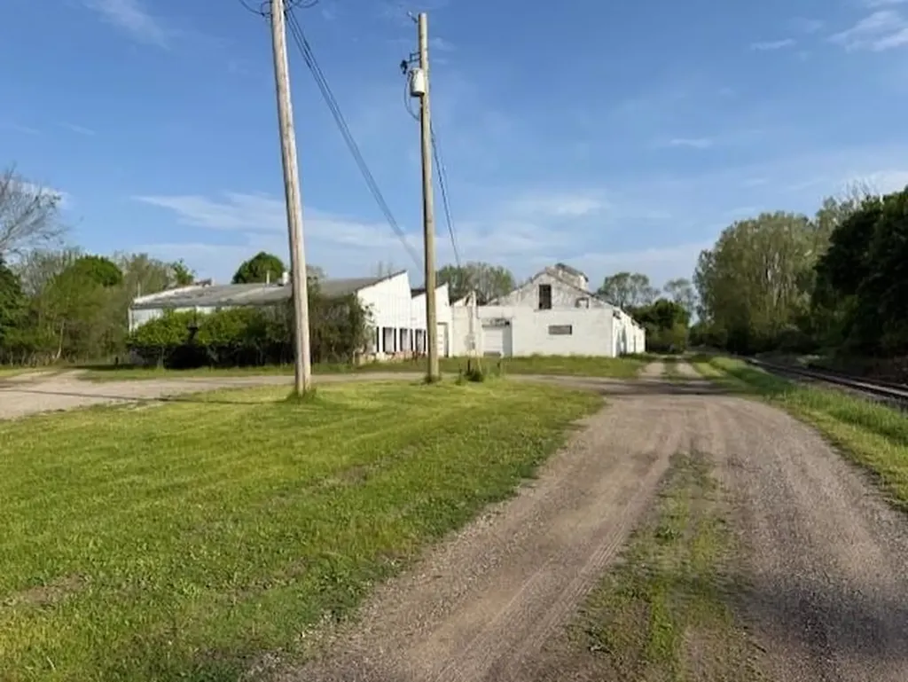 700 W End Street Alma City MI 48801