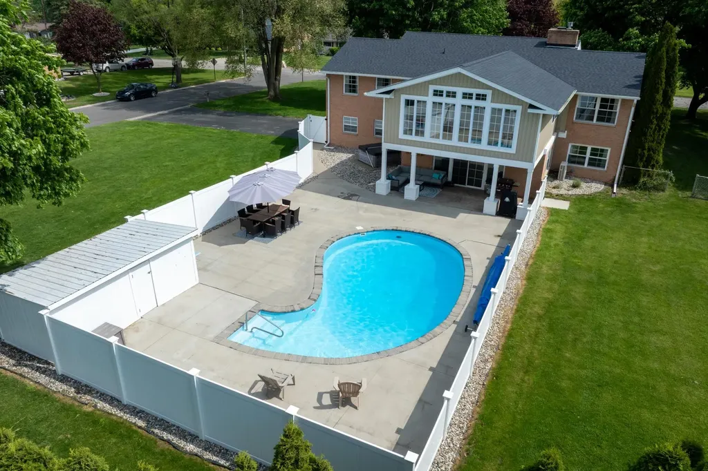 1206 Fairfield Drive Mt. Pleasant City MI 48858
