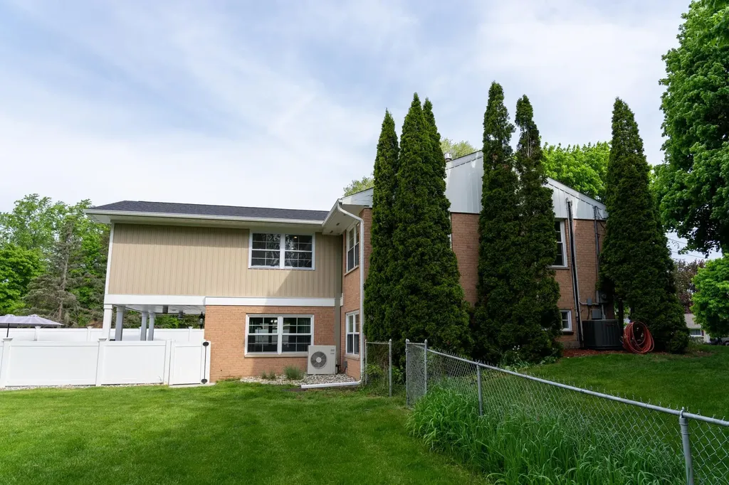 1206 Fairfield Drive Mt. Pleasant City MI 48858