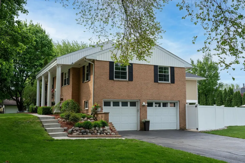 1206 Fairfield Drive Mt. Pleasant City MI 48858