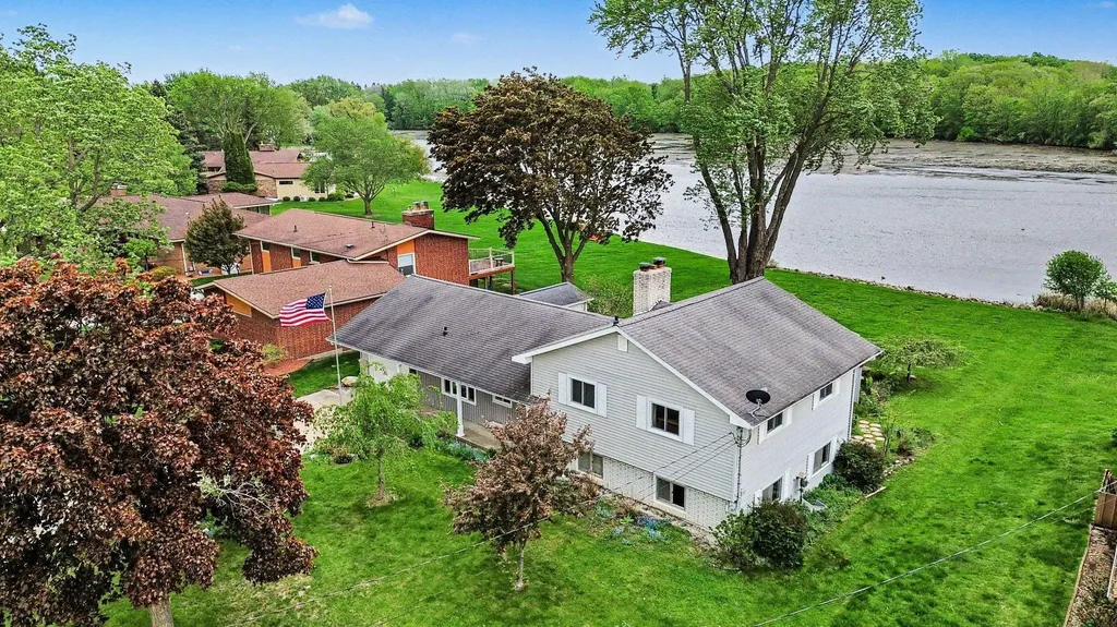 937 Riverview Drive Alma City MI 48801