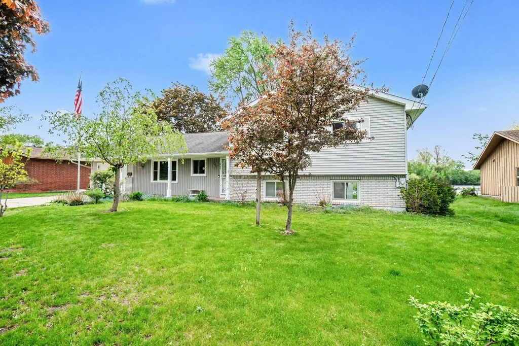 937 Riverview Drive Alma City MI 48801