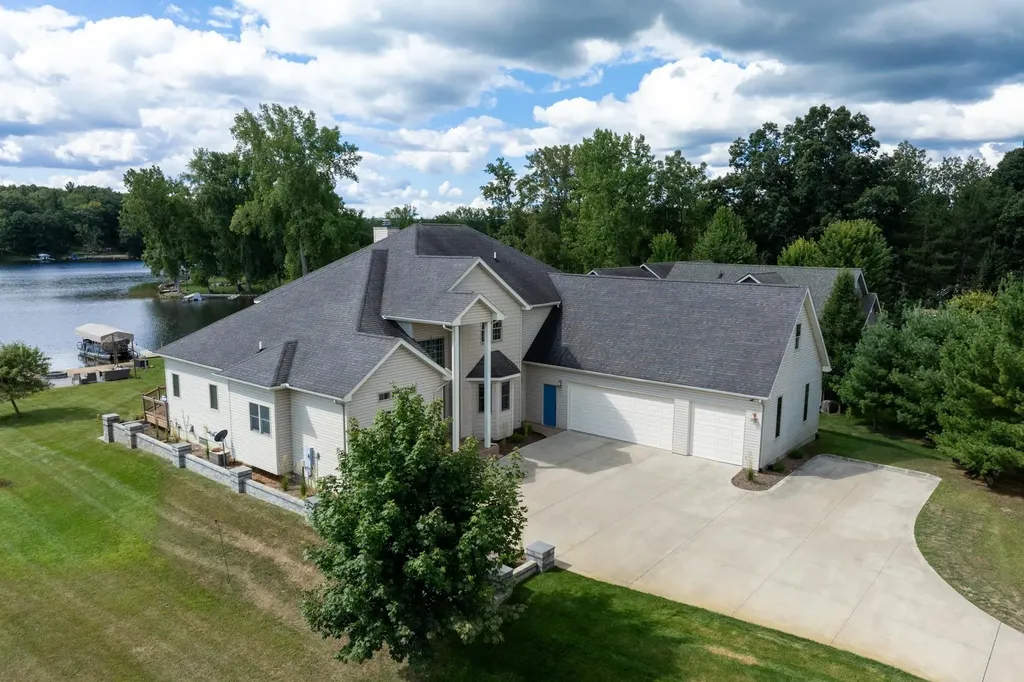 1107 Bundy Drive Broomfield Township MI 48893