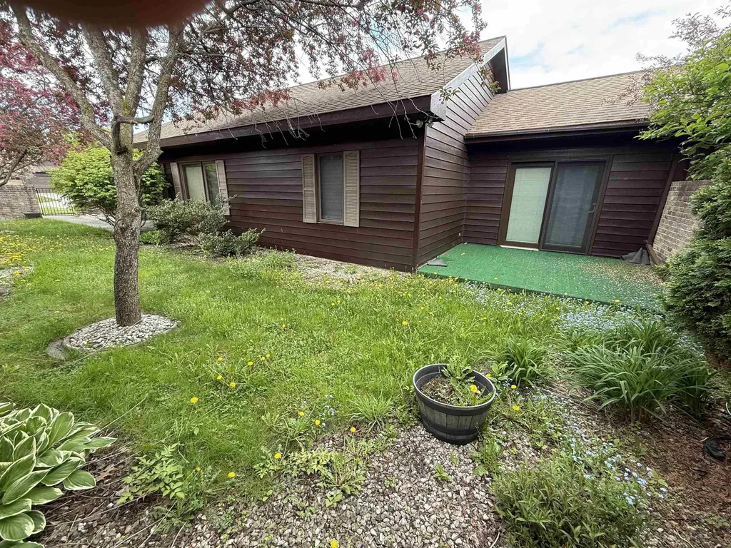 2154 Hammond Place W Garfield Charter Township MI 49686