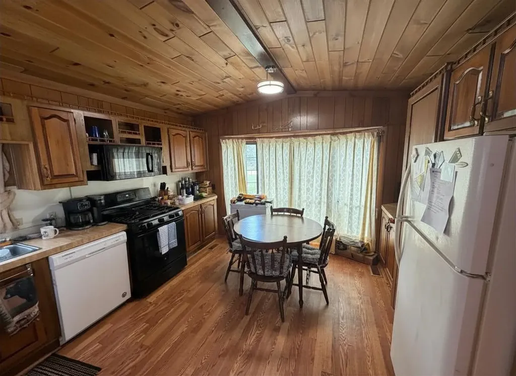 2245 Edgewood Surrey Township MI 48622