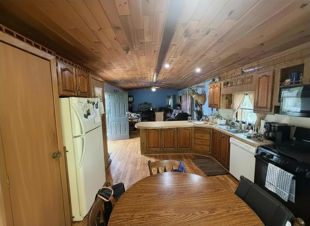 2245 Edgewood Surrey Township MI 48622