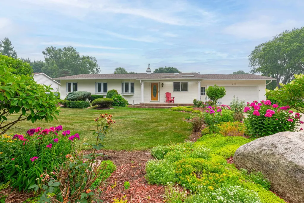 1210 Glenwood Drive Mt. Pleasant City MI 48858