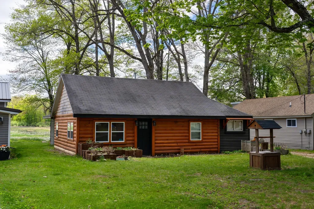 11935 N Shore Drive Garfield Township MI 48632
