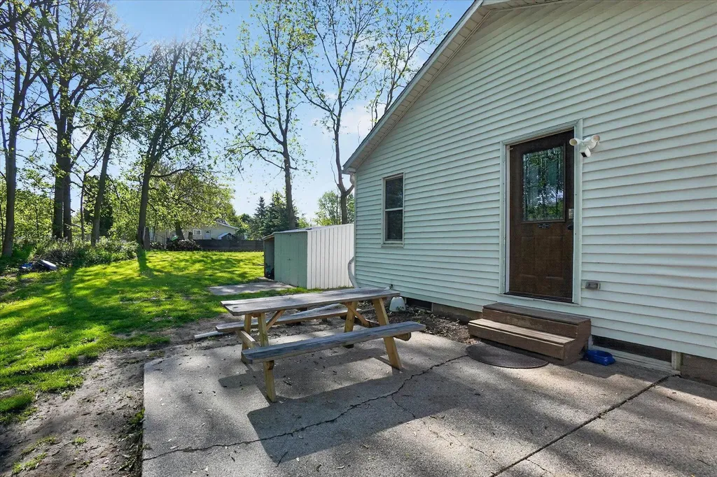 225 Grafton Avenue Alma City MI 48801