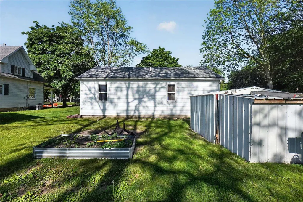 225 Grafton Avenue Alma City MI 48801