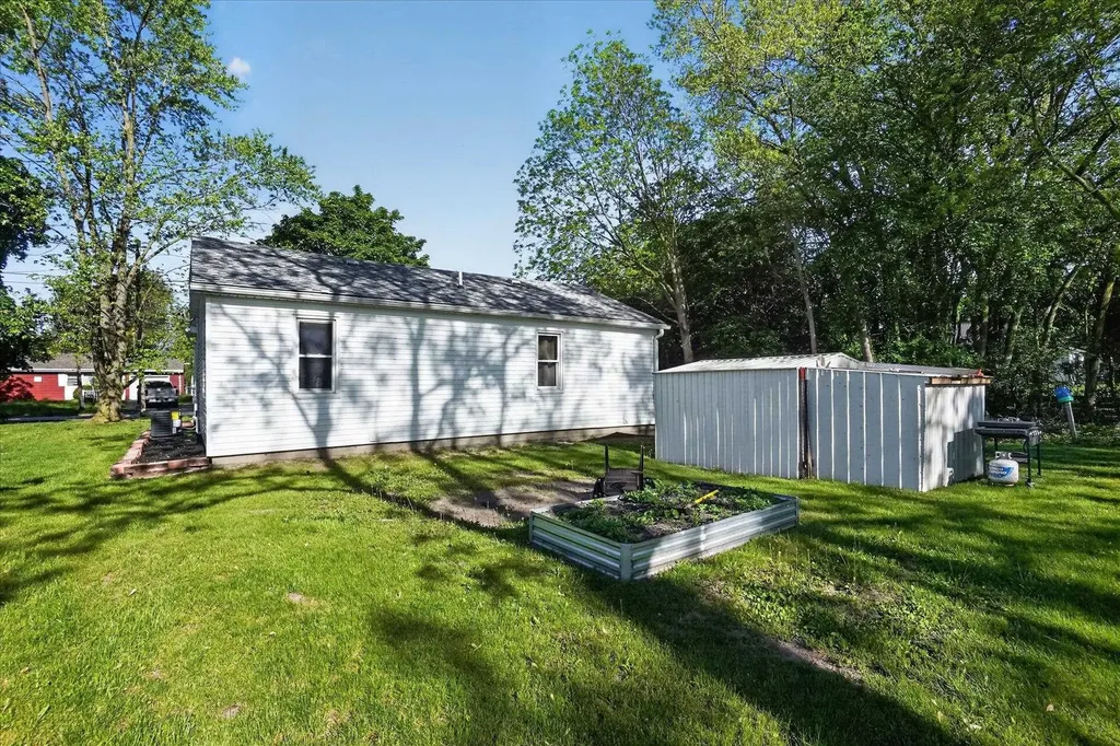 225 Grafton Avenue Alma City MI 48801