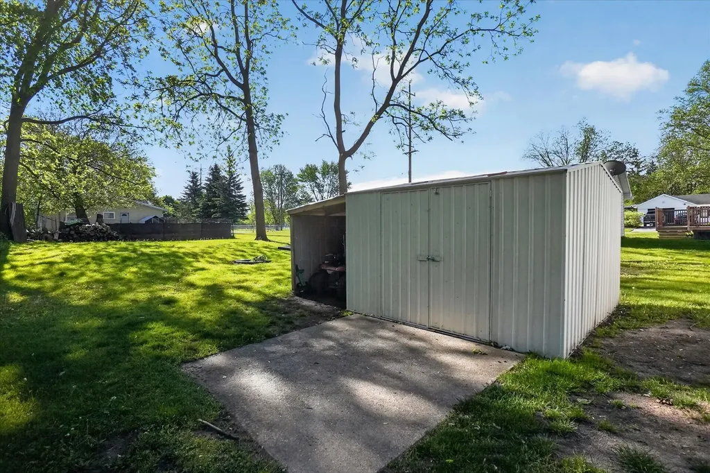 225 Grafton Avenue Alma City MI 48801