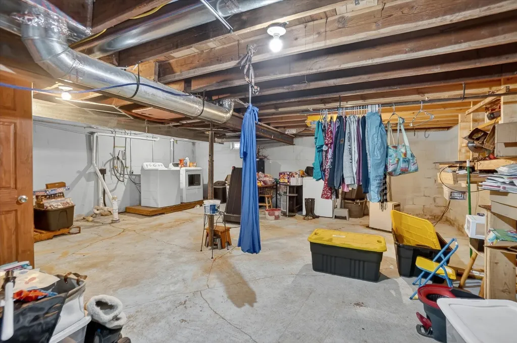 225 Grafton Avenue Alma City MI 48801