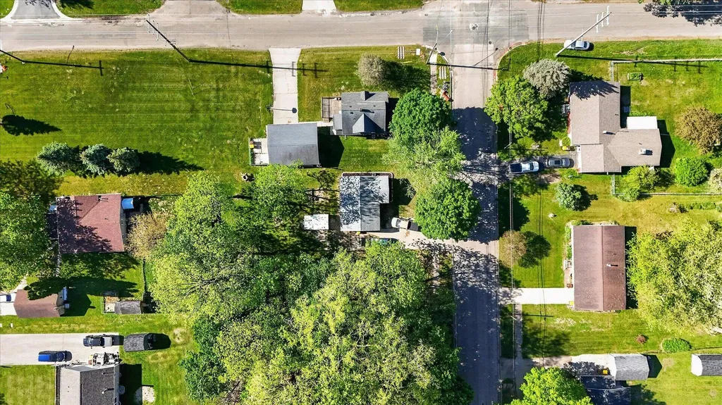 225 Grafton Avenue Alma City MI 48801