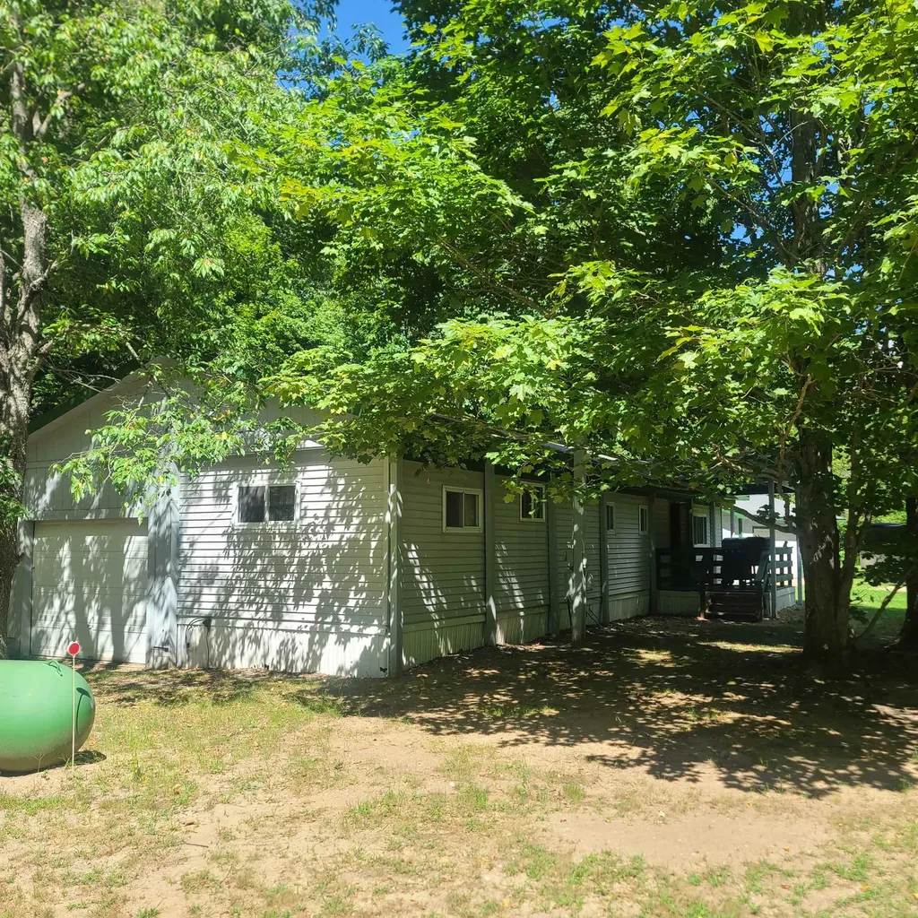 7931 NE Twin Lake Road Coldsprings Township MI 49659