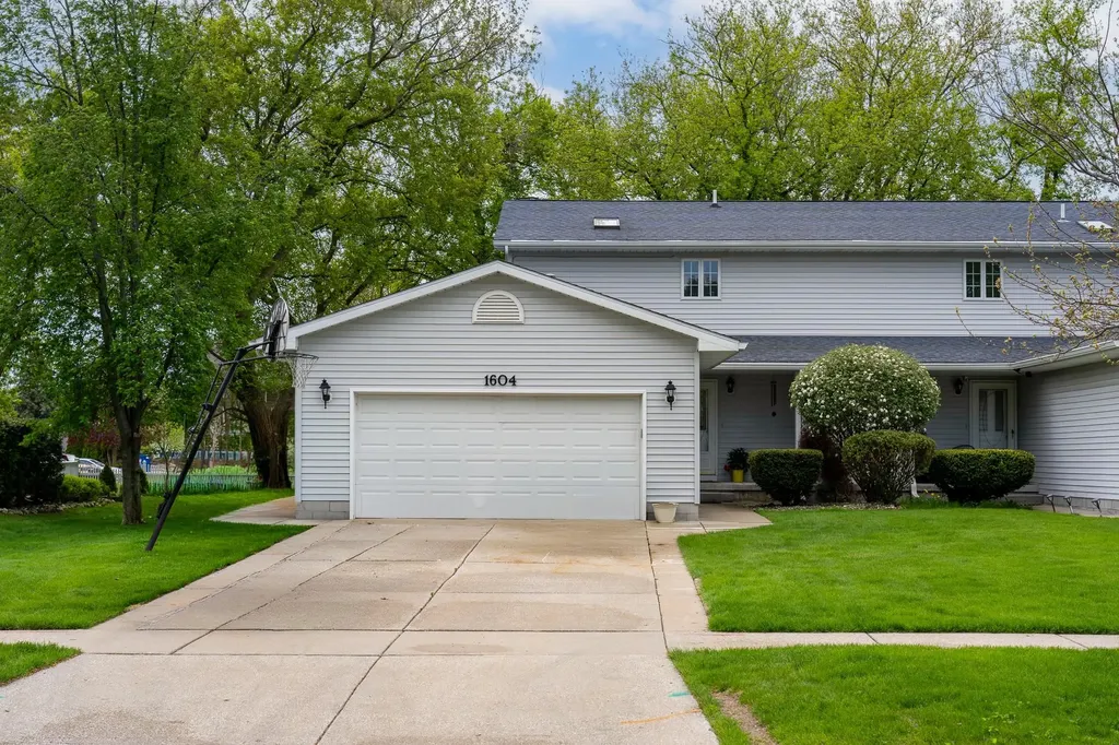 1604 E Gaylord Street Mt. Pleasant City MI 48858