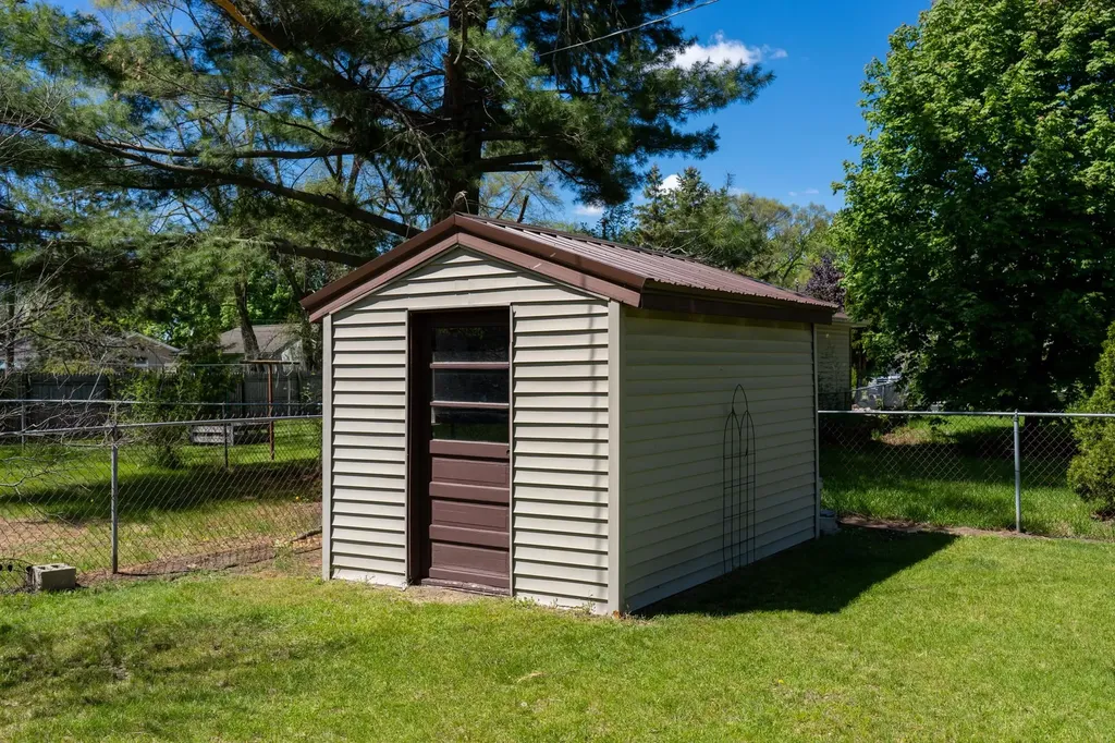 1608 Fessenden Avenue Mt. Pleasant City MI 48858